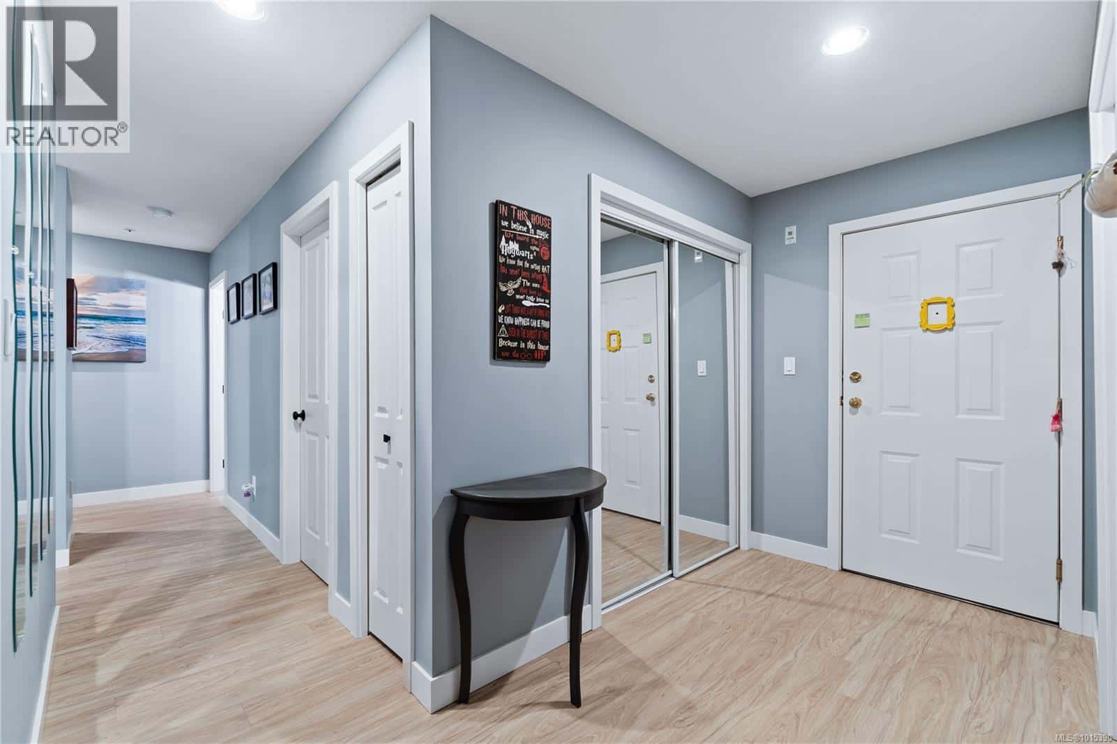 108 335 Hirst Ave W — Parksville - Photo 4 of 42