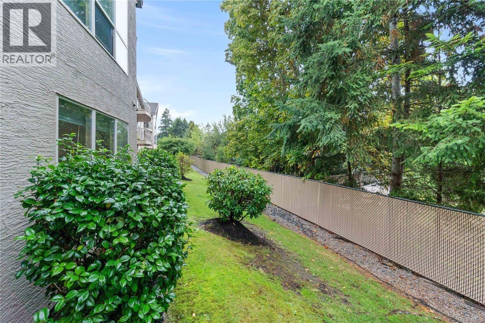 108 335 Hirst Ave W — Parksville - Photo 5 of 42