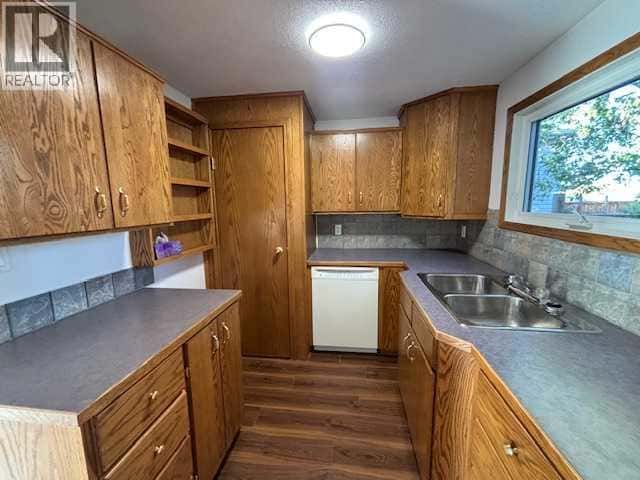 , Claresholm, — Claresholm - Photo 2 of 70