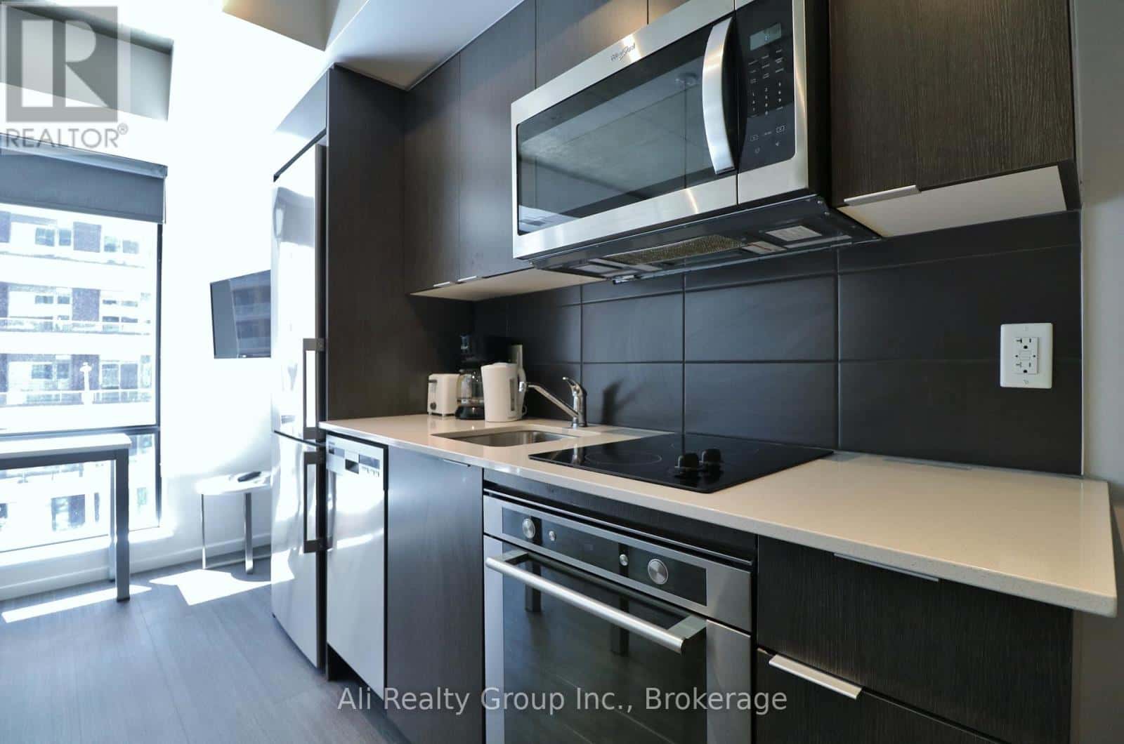 2901 - 105 CHAMPAGNE AVENUE S — Ottawa - Photo 4 of 26