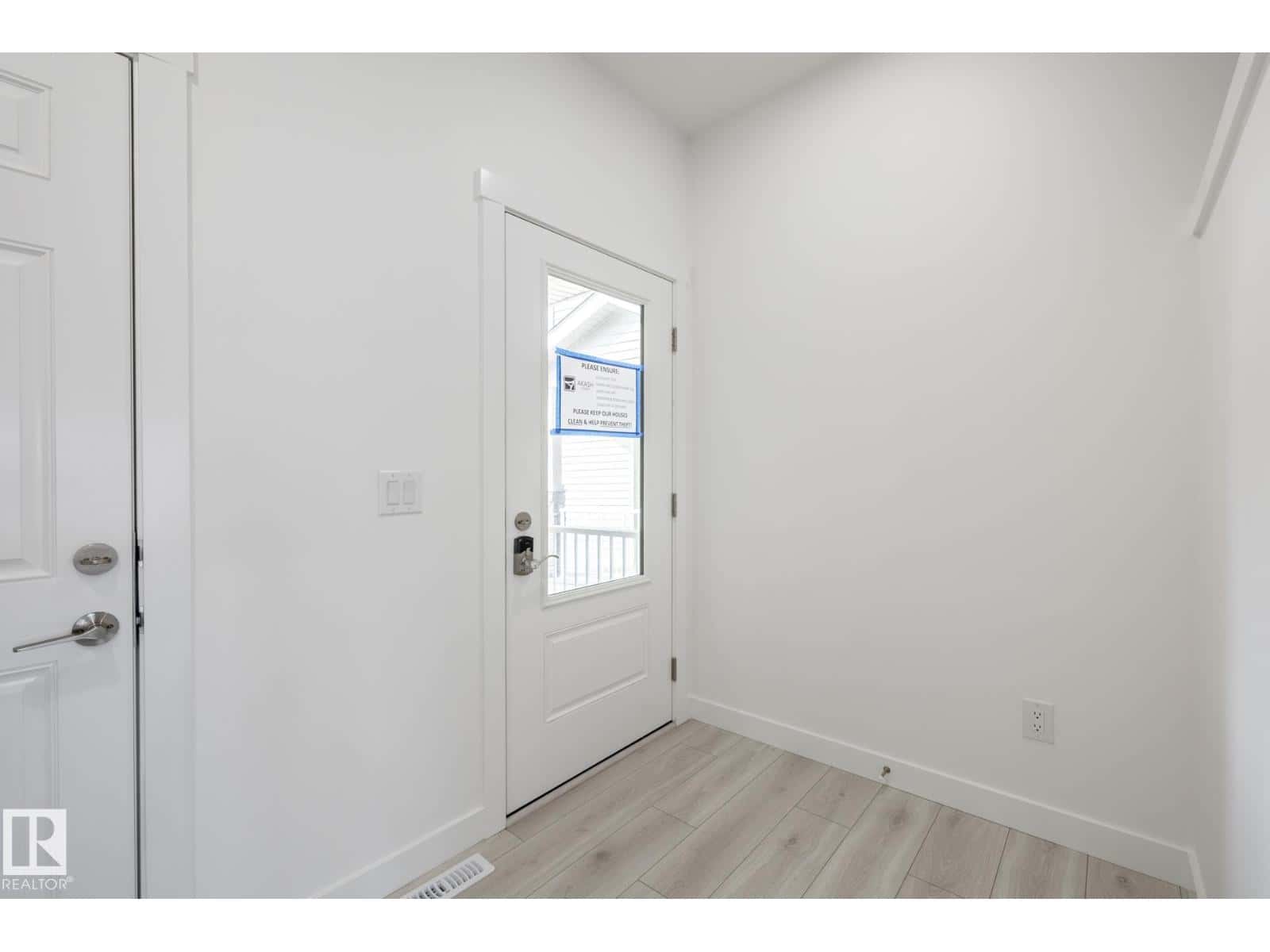 8641 97 AV — Morinville - Photo 2 of 22