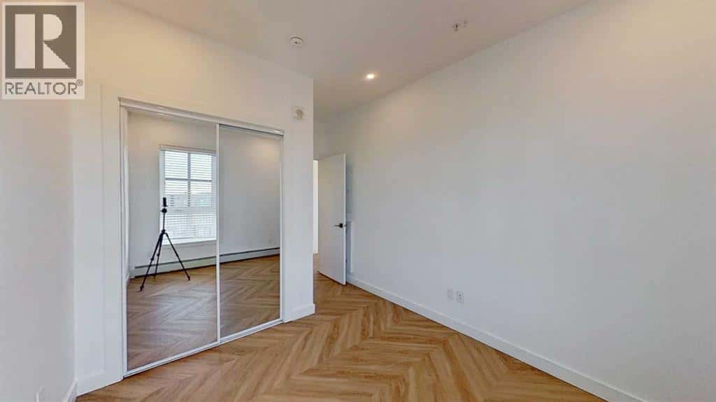 , Calgary, Alberta — Calgary, Alberta - Photo 2 of 62