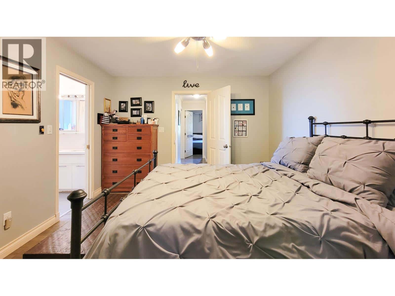 3595 WELLINGTON CRESCENT — North Vancouver - Photo 2 of 40