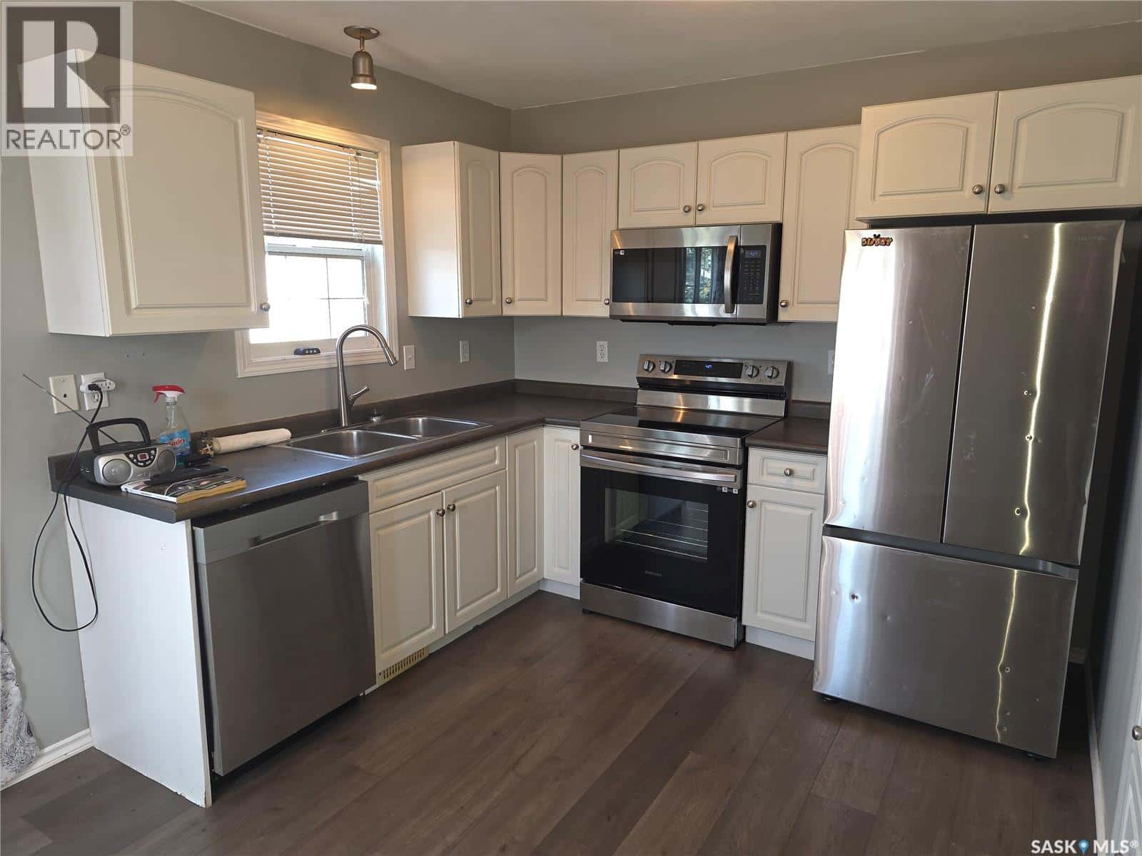 1 302 Herold ROAD — Saskatoon - Photo 2 of 17