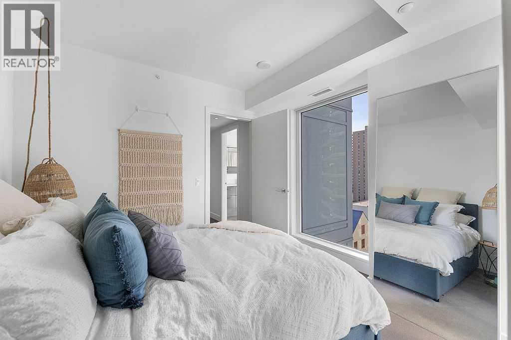 1207, 1025 5 Avenue SW — Calgary - Photo 3 of 28