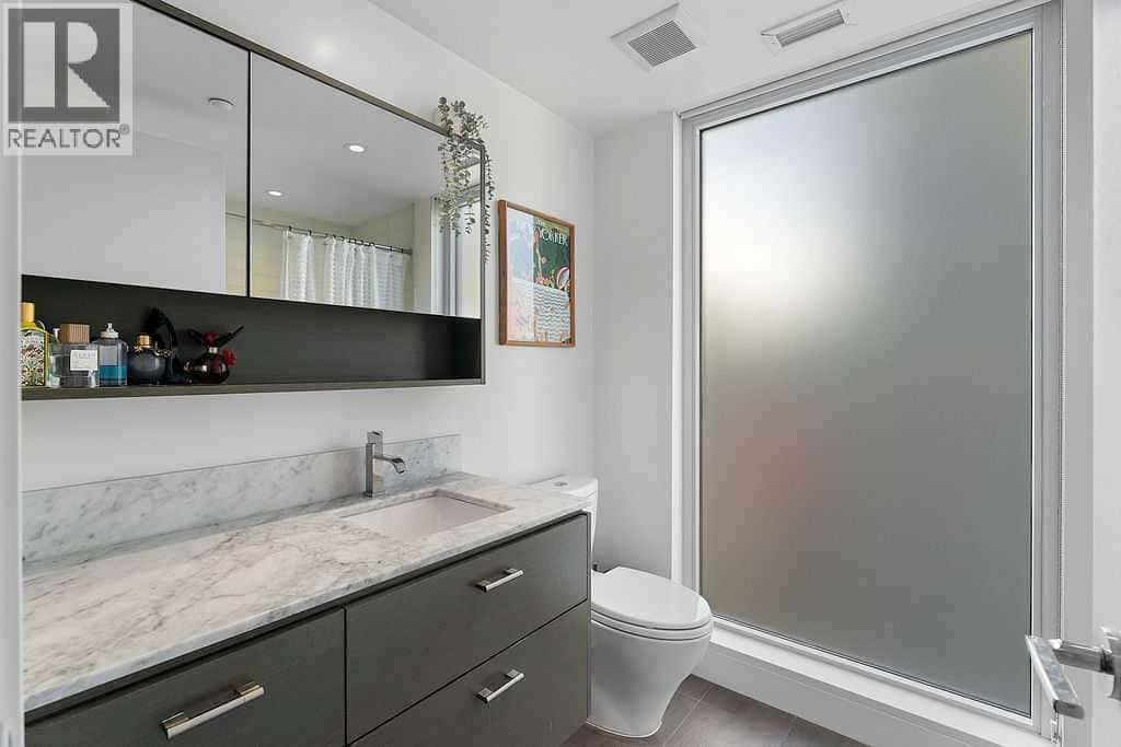 1207, 1025 5 Avenue SW — Calgary - Photo 4 of 28