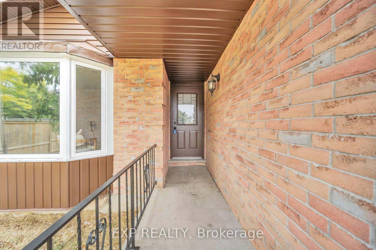 46 BONAPARTE LANE — London East (East I) - Photo 2 of 28