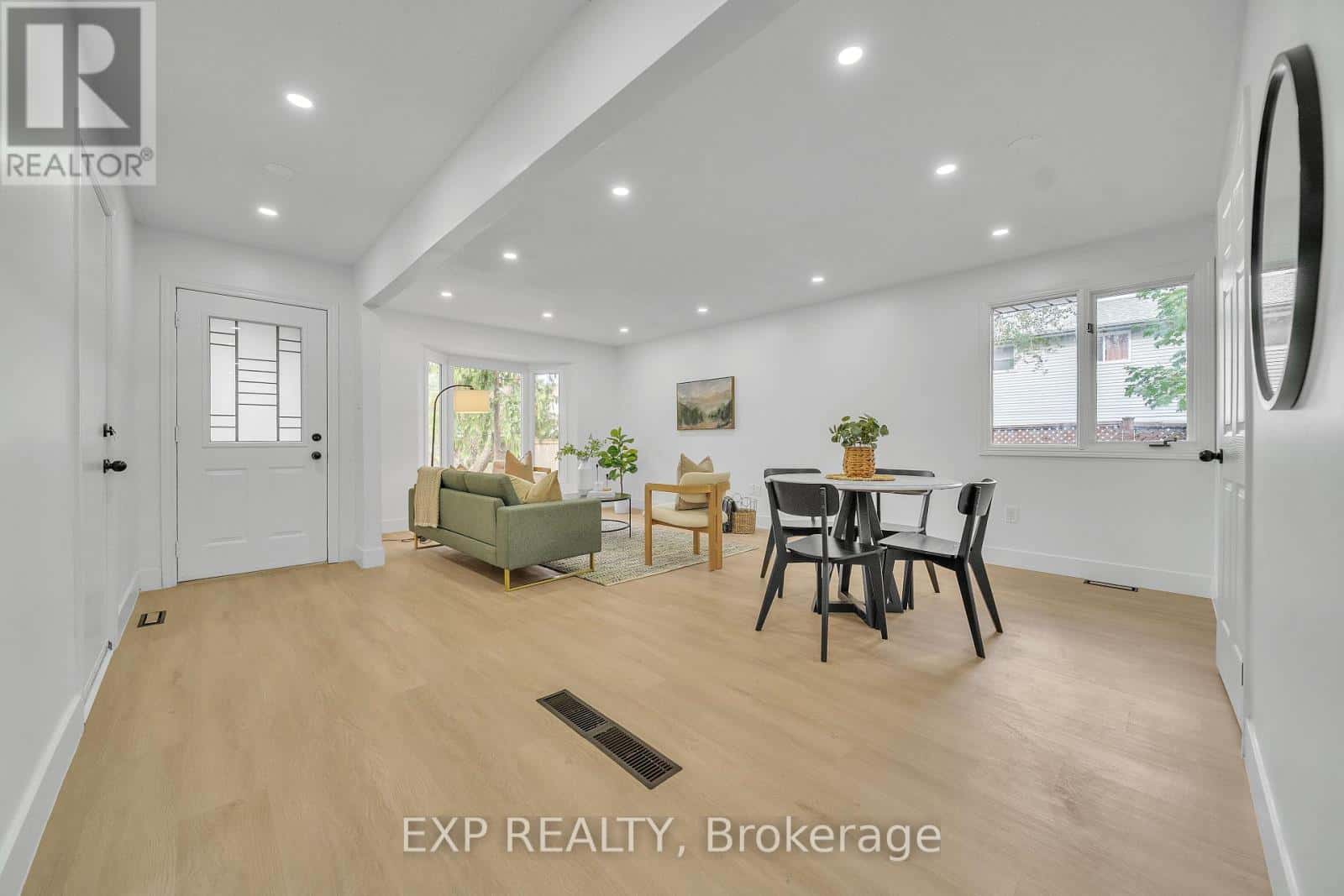 46 BONAPARTE LANE — London East (East I) - Photo 3 of 28