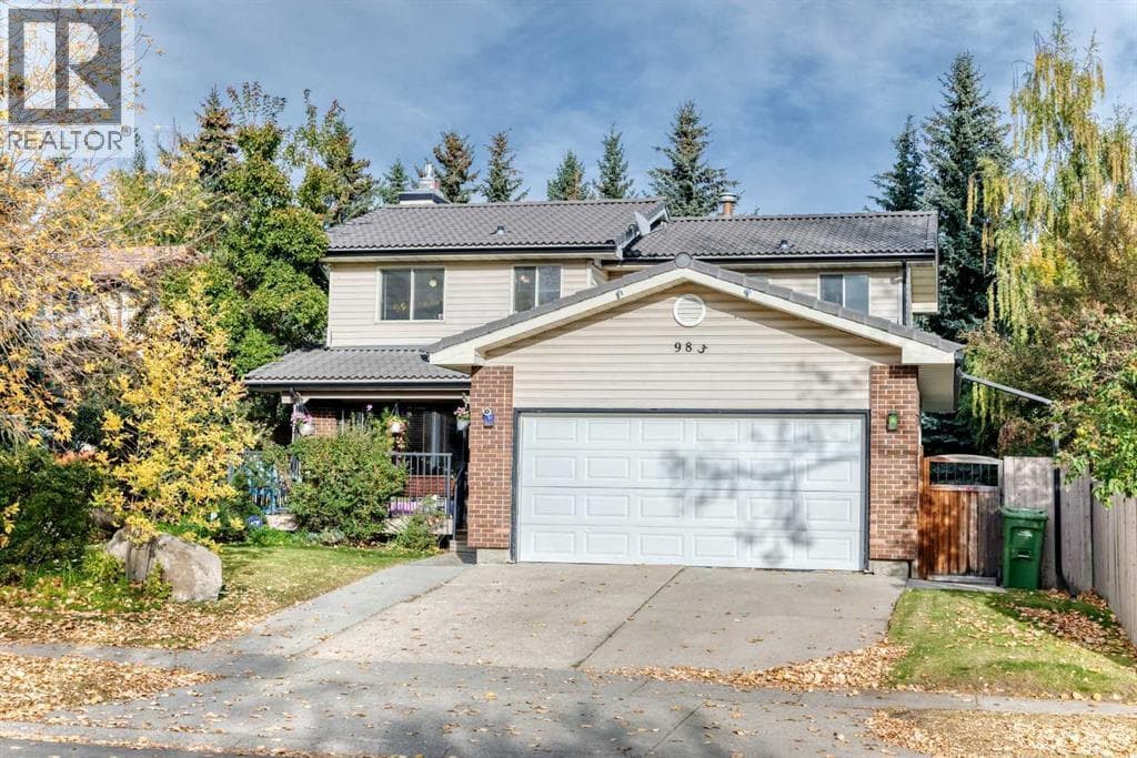 983 Woodbine Boulevard SW — Calgary - Main photo