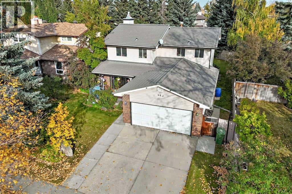 983 Woodbine Boulevard SW — Calgary - Photo 2 of 100