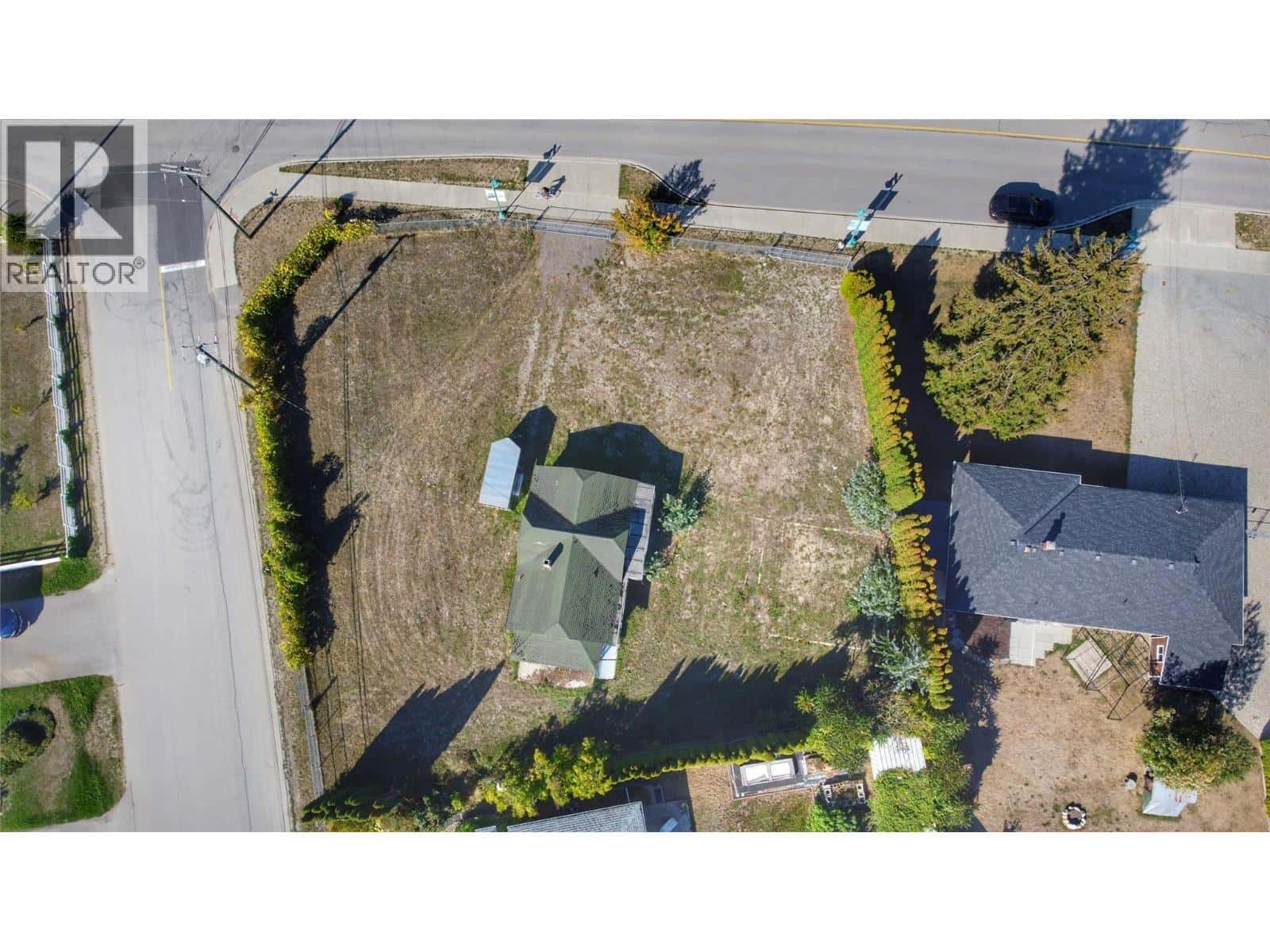 401 Finlayson Street — Sicamous - Photo 3 of 35