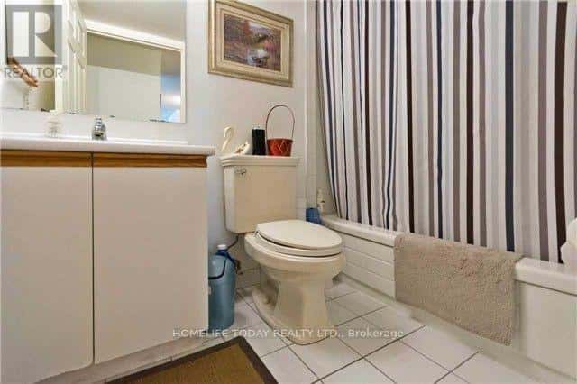 , Toronto (Scarborough Village), — Toronto (Scarborough Village) - Photo 5 of 15