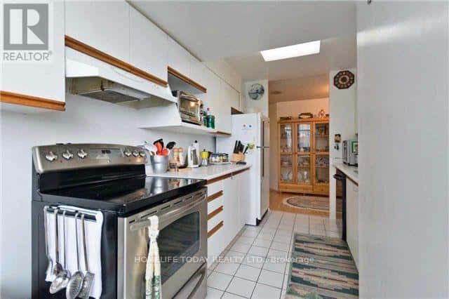 , Toronto (Scarborough Village), — Toronto (Scarborough Village) - Photo 2 of 15