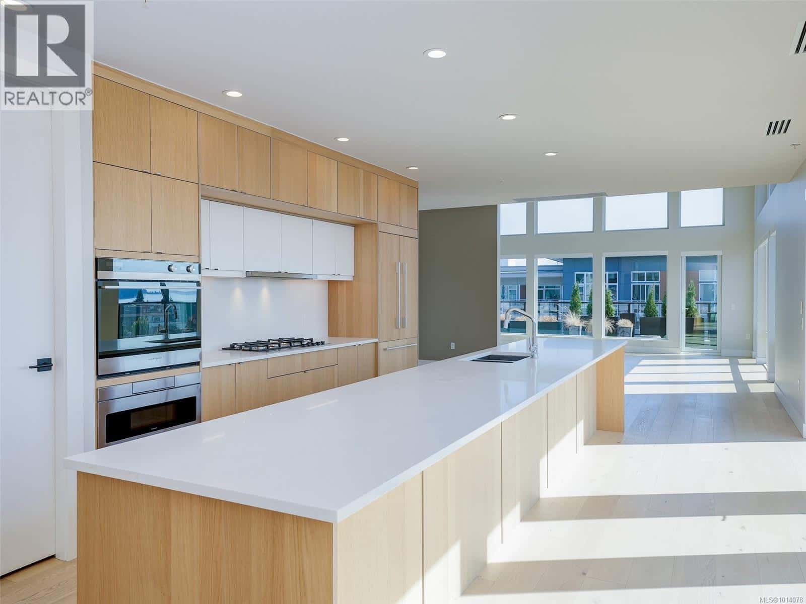 603 2461 Sidney Ave — Sidney - Photo 2 of 78