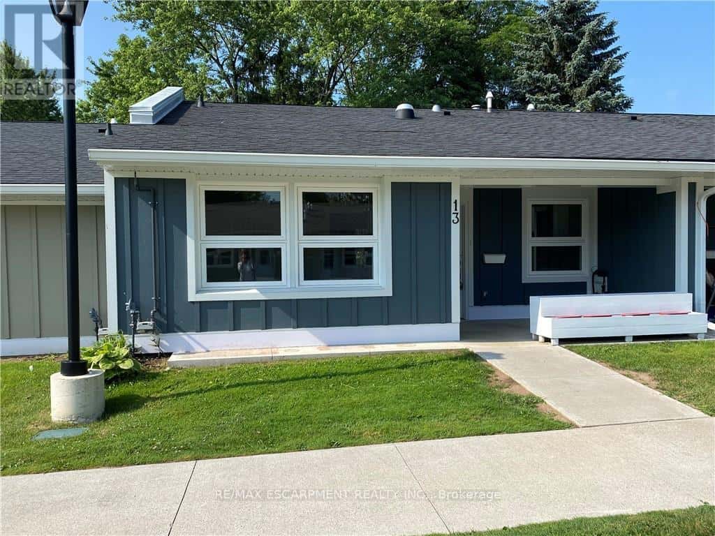 , Hamilton (Kennedy), Ontario — Hamilton (Kennedy), Ontario - Photo 5 of 24