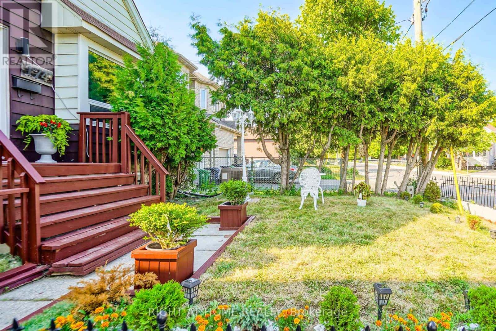 174 AYLESWORTH AVENUE — Toronto (Birchcliffe-Cliffside) - Photo 3 of 45