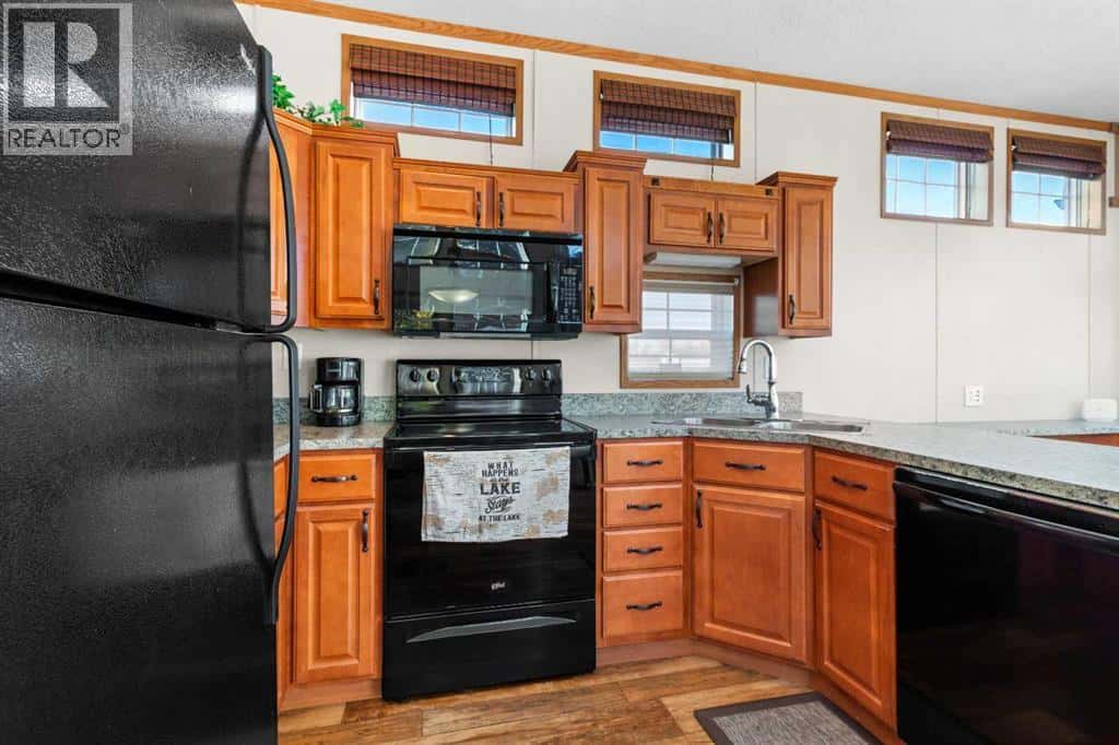 160A, 10042 Township road 422 — Rural Ponoka County - Photo 4 of 39