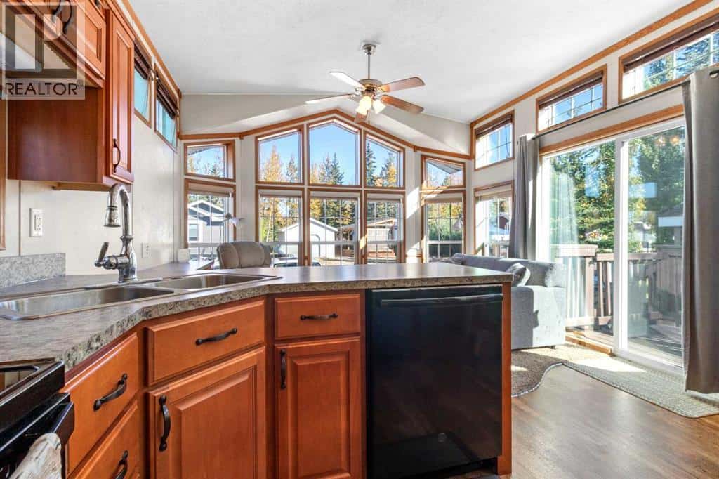 160A, 10042 Township road 422 — Rural Ponoka County - Photo 5 of 39