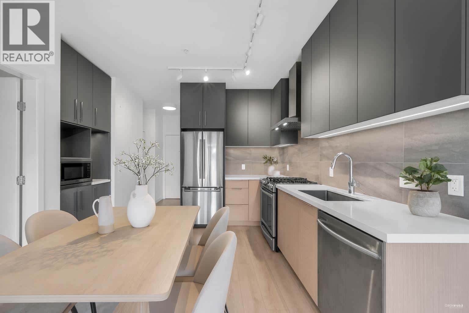 210 603 REGAN AVENUE — Coquitlam - Photo 4 of 23