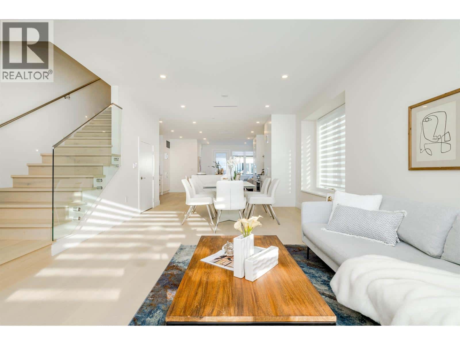 3321 W 37TH AVENUE — Vancouver - Photo 3 of 27