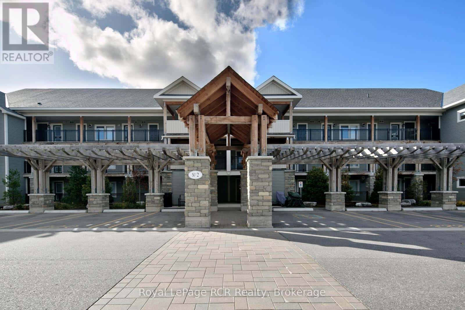 205 - 2 COVE COURT — Collingwood - Photo 2 of 32