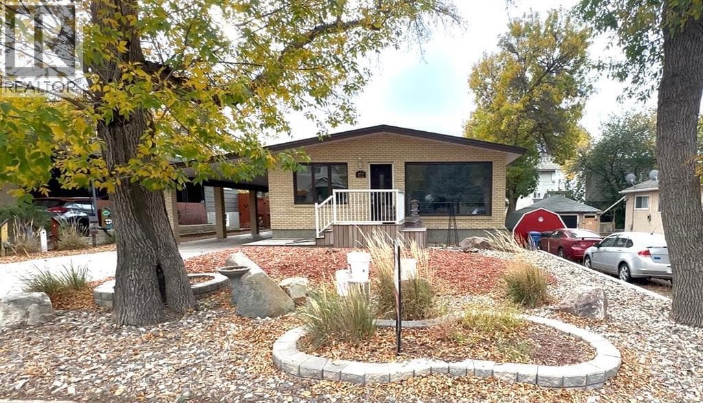 , Medicine Hat, — Medicine Hat - Main photo