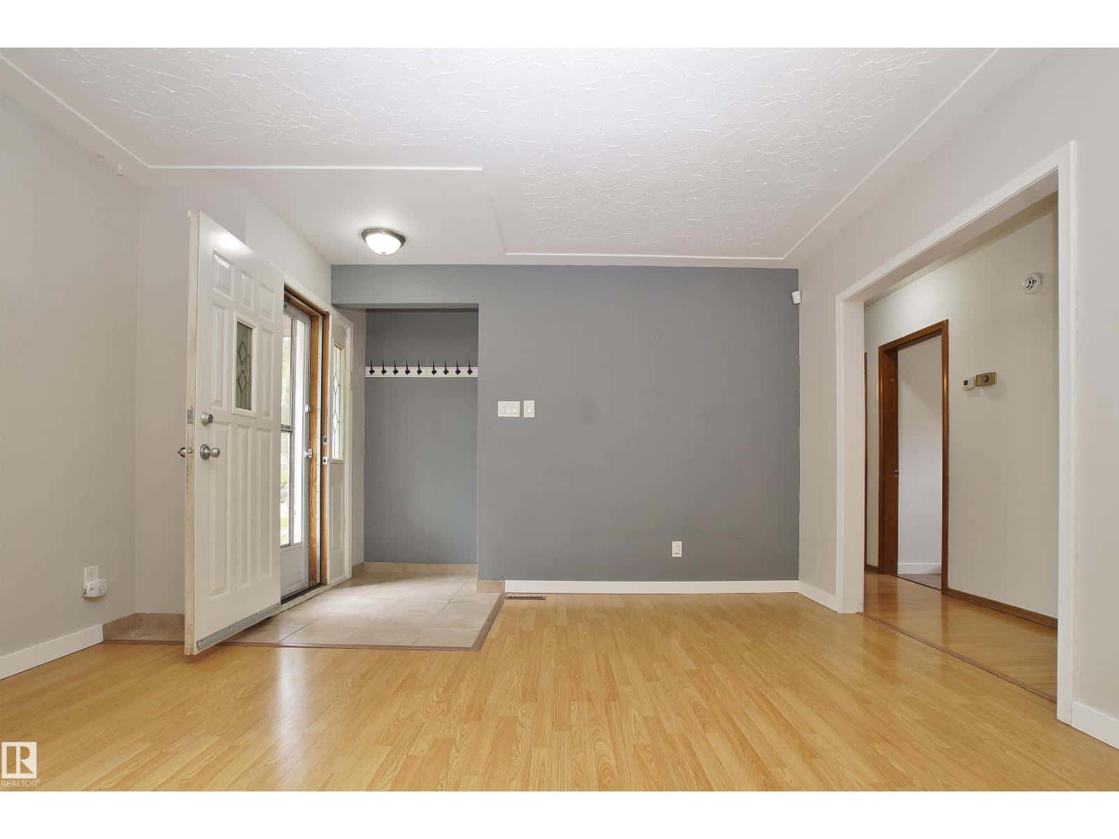 , Edmonton, Alberta — Edmonton, Alberta - Photo 3 of 55