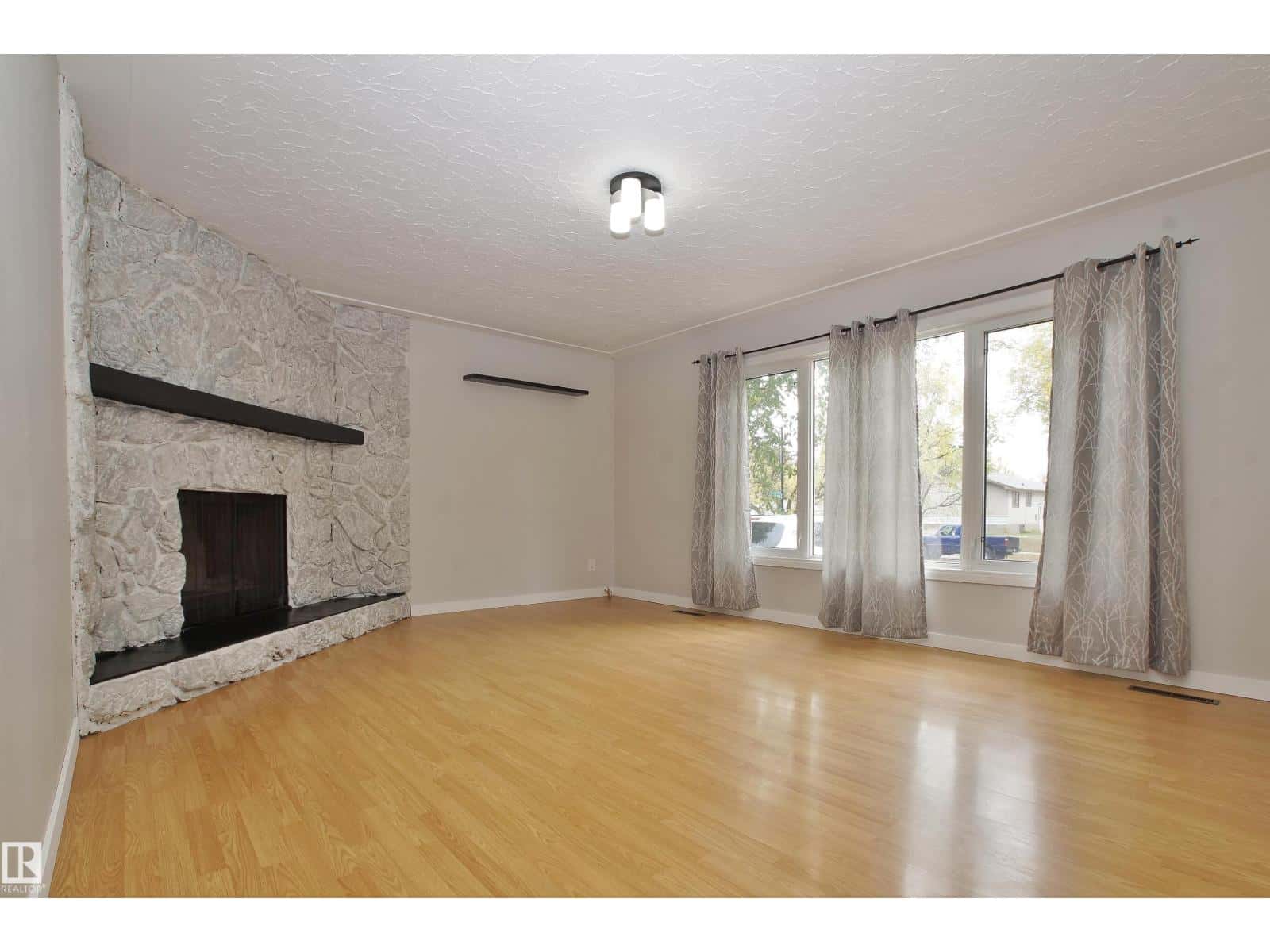 , Edmonton, Alberta — Edmonton, Alberta - Photo 5 of 55