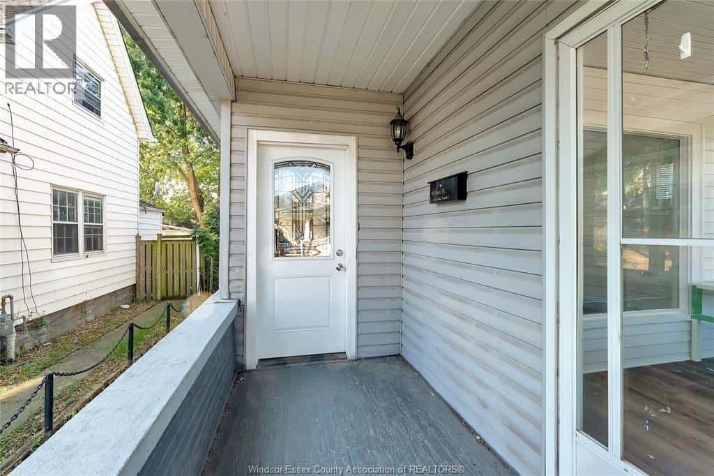 , Windsor, — Windsor - Photo 3 of 26