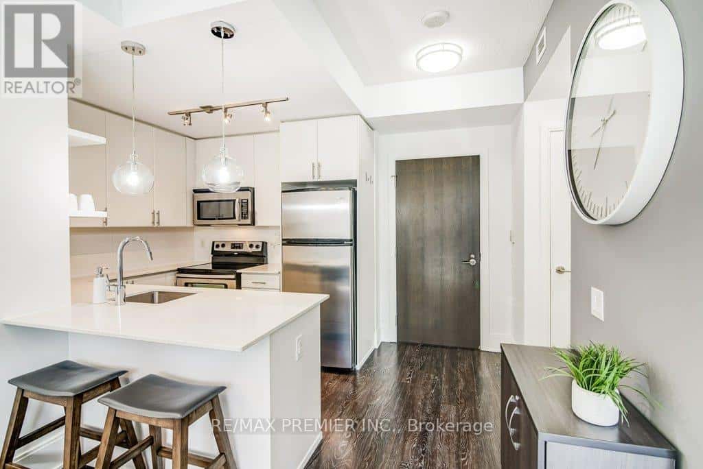 , Toronto (Waterfront Communities), — Toronto (Waterfront Communities) - Photo 4 of 47