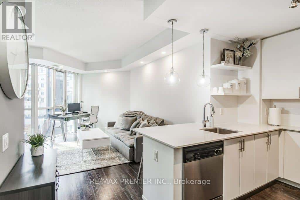 , Toronto (Waterfront Communities), — Toronto (Waterfront Communities) - Photo 5 of 47