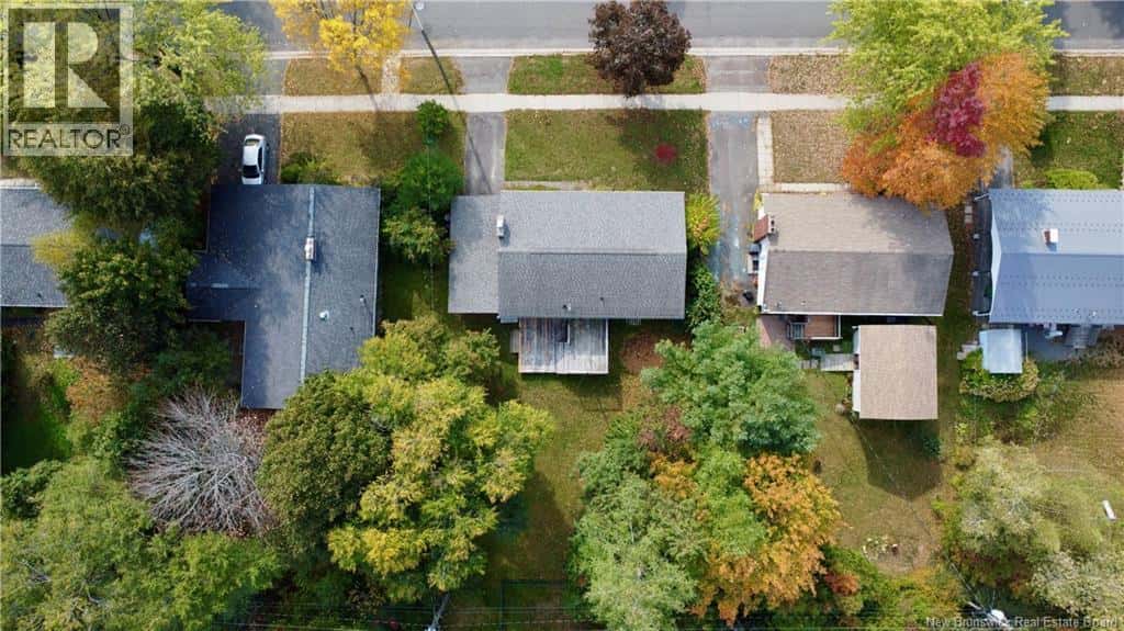 245 Massey Street — Fredericton - Photo 5 of 28