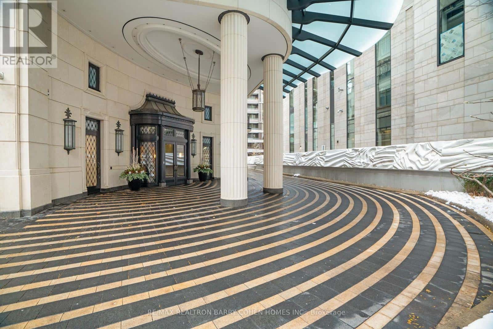 1A - 1 ST THOMAS STREET — Toronto (Bay Street Corridor) - Photo 2 of 31