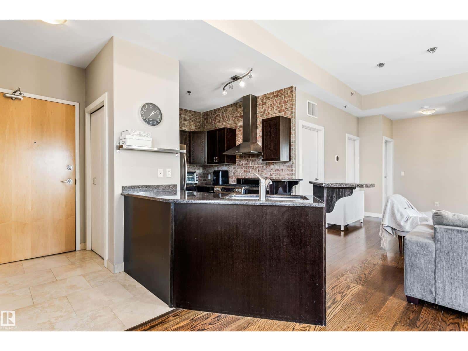 #403 8223 99 ST NW — Edmonton - Photo 4 of 56