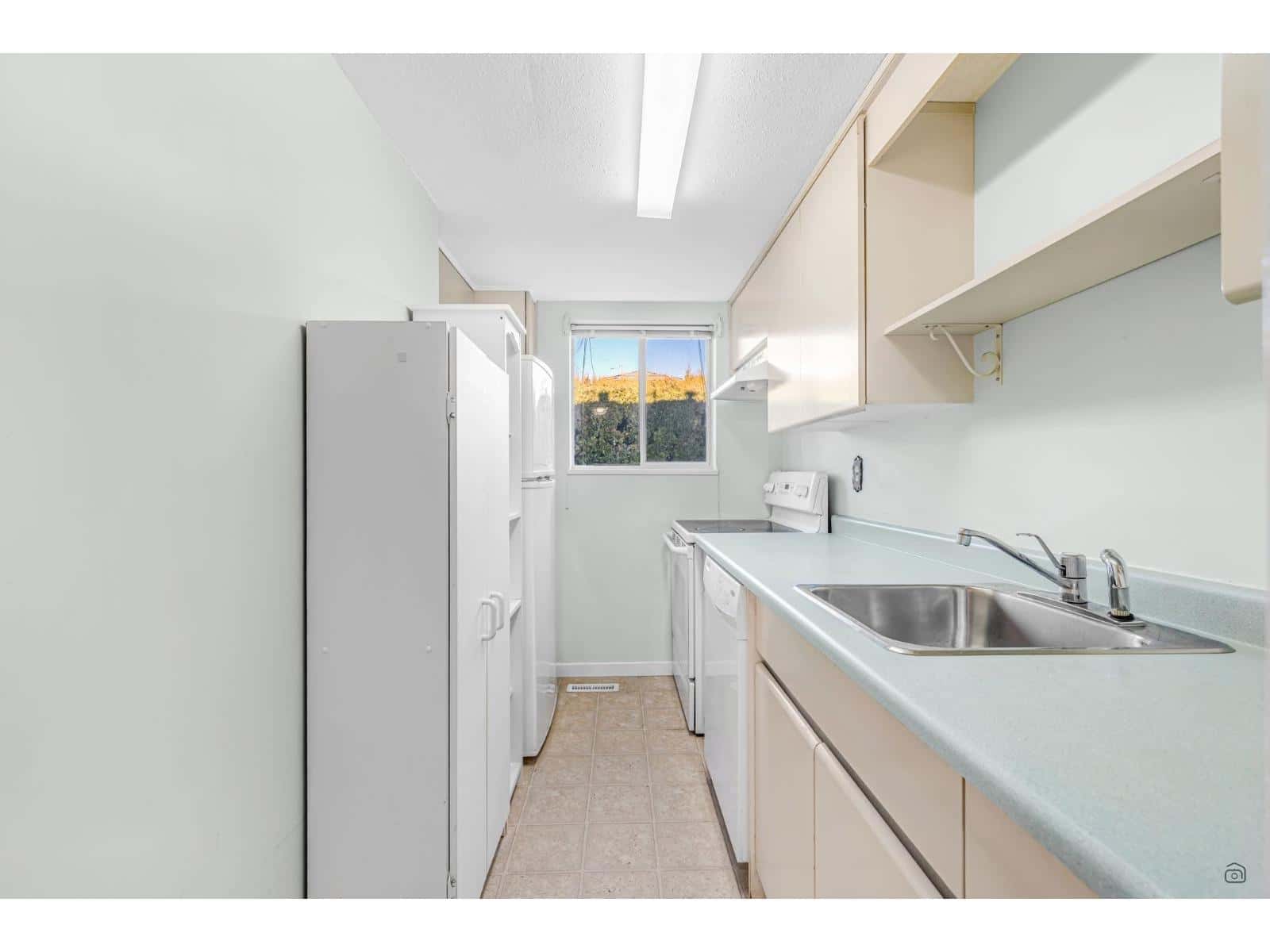 1191 FINLAY STREET — White Rock - Photo 4 of 37