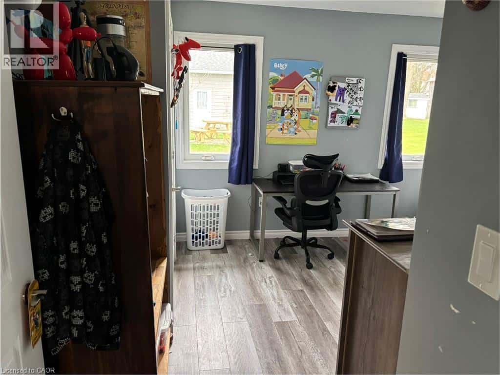 46 ELORA Street S — Clifford - Photo 4 of 11