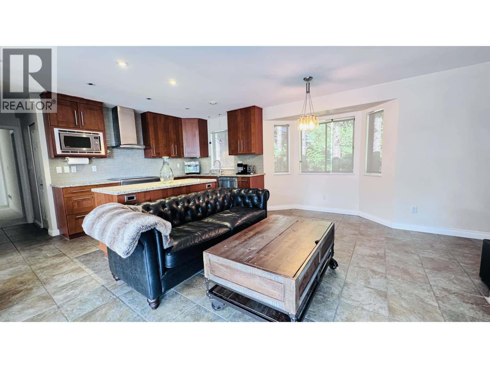 8515 ANSELL PLACE — West Vancouver - Photo 2 of 40