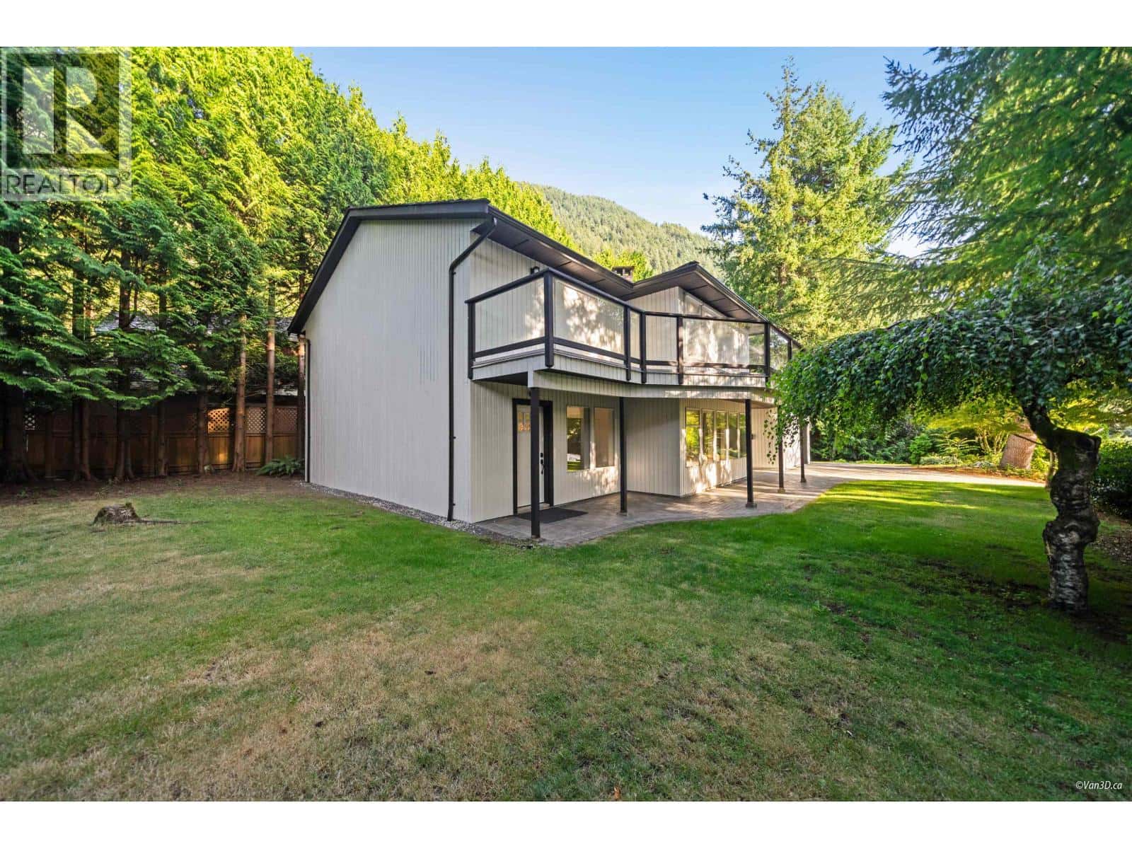 8515 ANSELL PLACE — West Vancouver - Photo 4 of 40