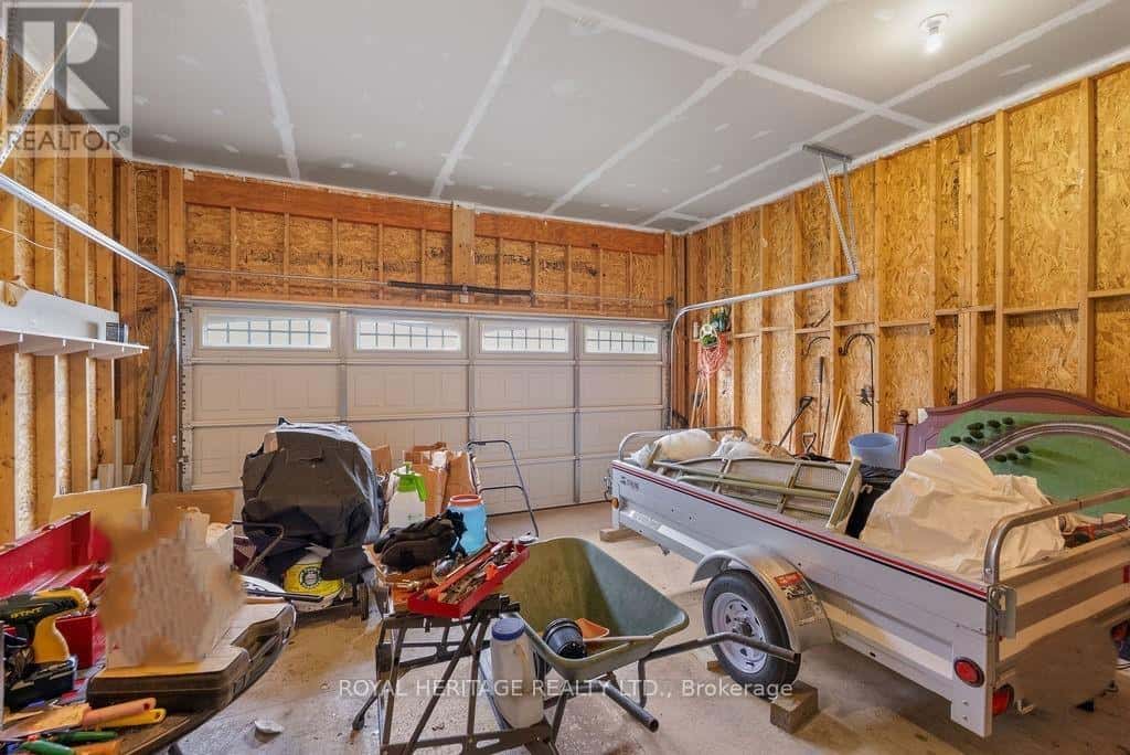 19 THRUSHWOOD TRAIL — Kawartha Lakes (Lindsay) - Photo 2 of 40