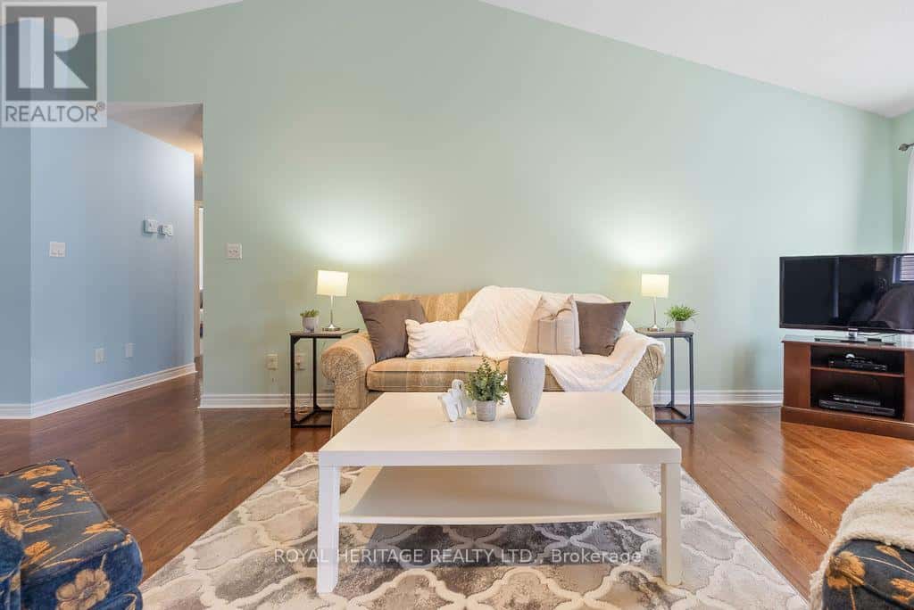 19 THRUSHWOOD TRAIL — Kawartha Lakes (Lindsay) - Photo 4 of 40