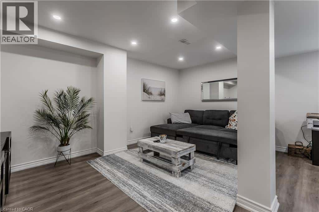 3356 MIKALDA Road — Burlington - Photo 5 of 38