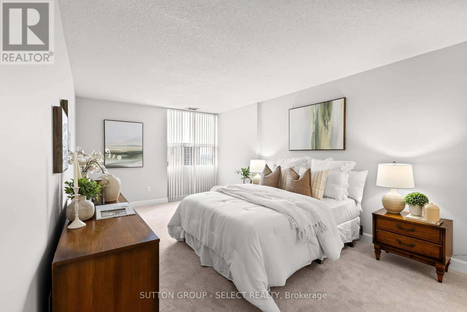 S01702 - 380 KING STREET — London East (East K) - Photo 2 of 36