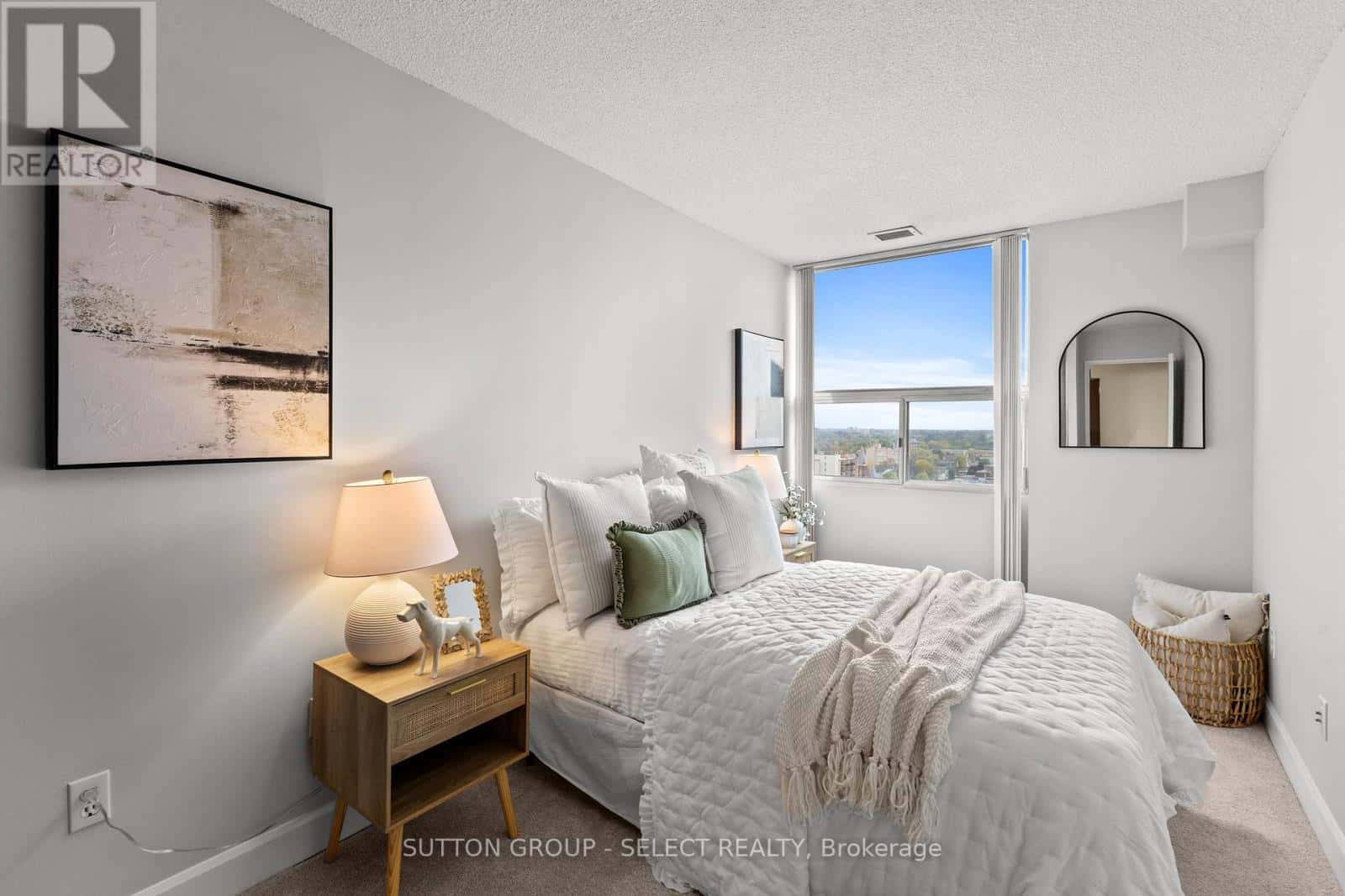 S01702 - 380 KING STREET — London East (East K) - Photo 5 of 36