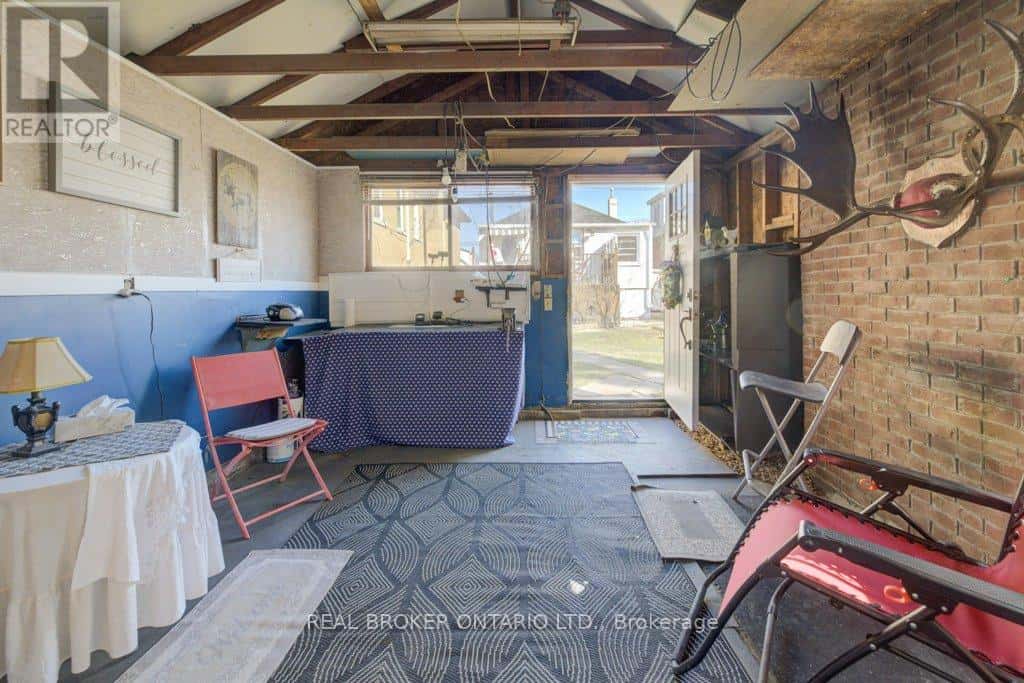 458 UPPER WENTWORTH STREET — Hamilton (Inch Park) - Photo 2 of 44