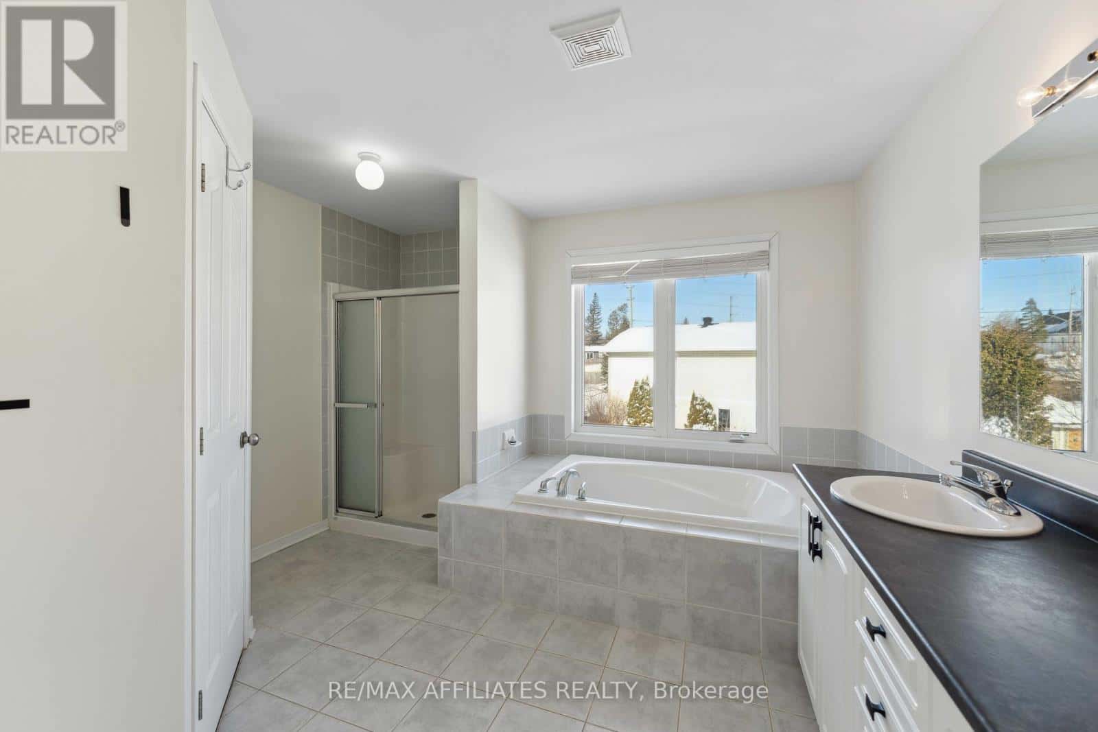 59 BAYWOOD DRIVE — Ottawa - Photo 4 of 45