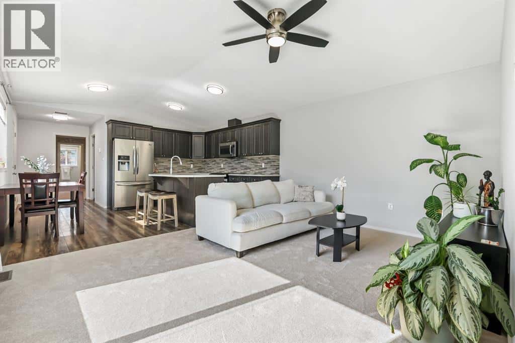 , Okotoks, Alberta — Okotoks, Alberta - Photo 4 of 29