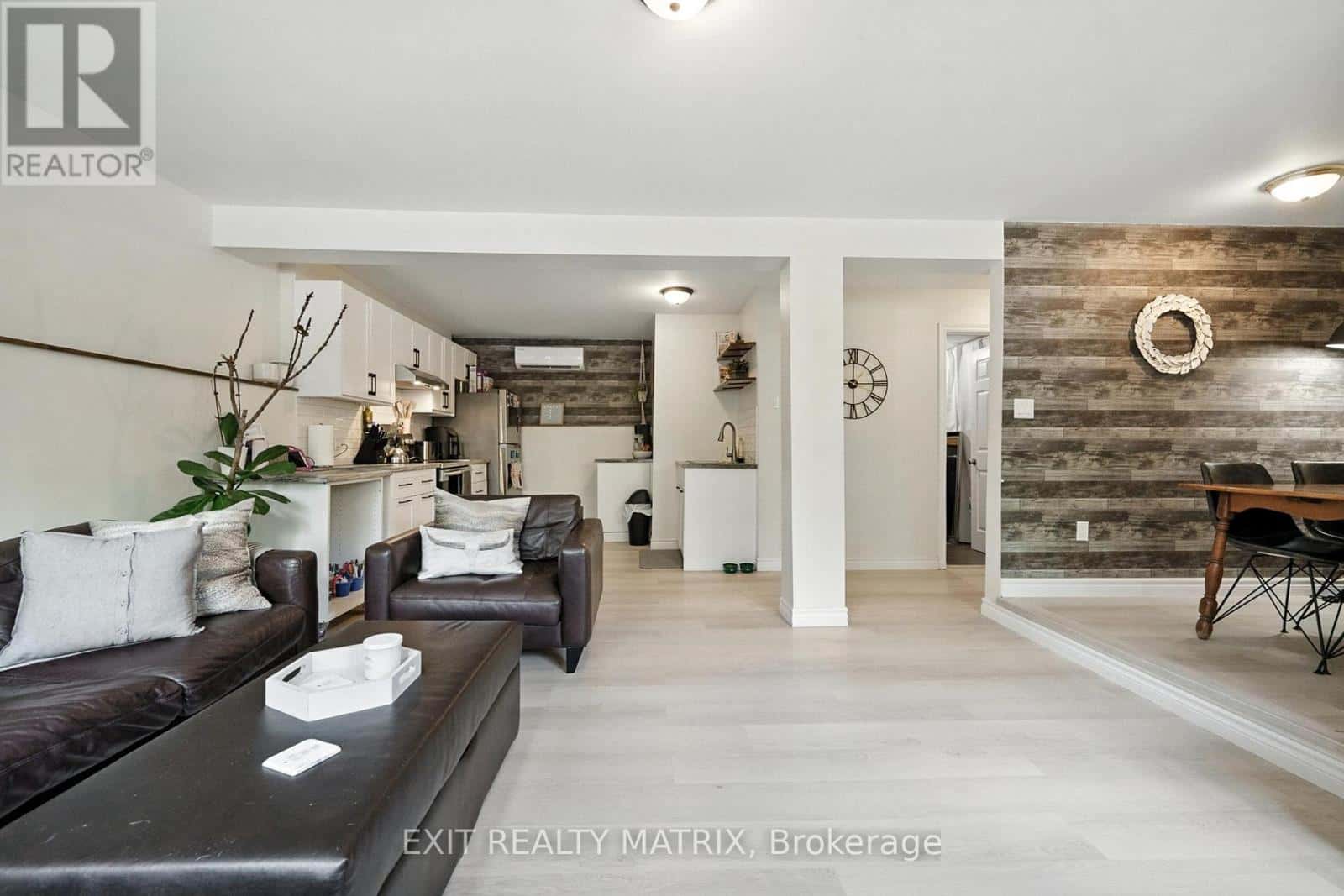 3333 WHITE SPRUCE STREET — Ottawa - Photo 2 of 35