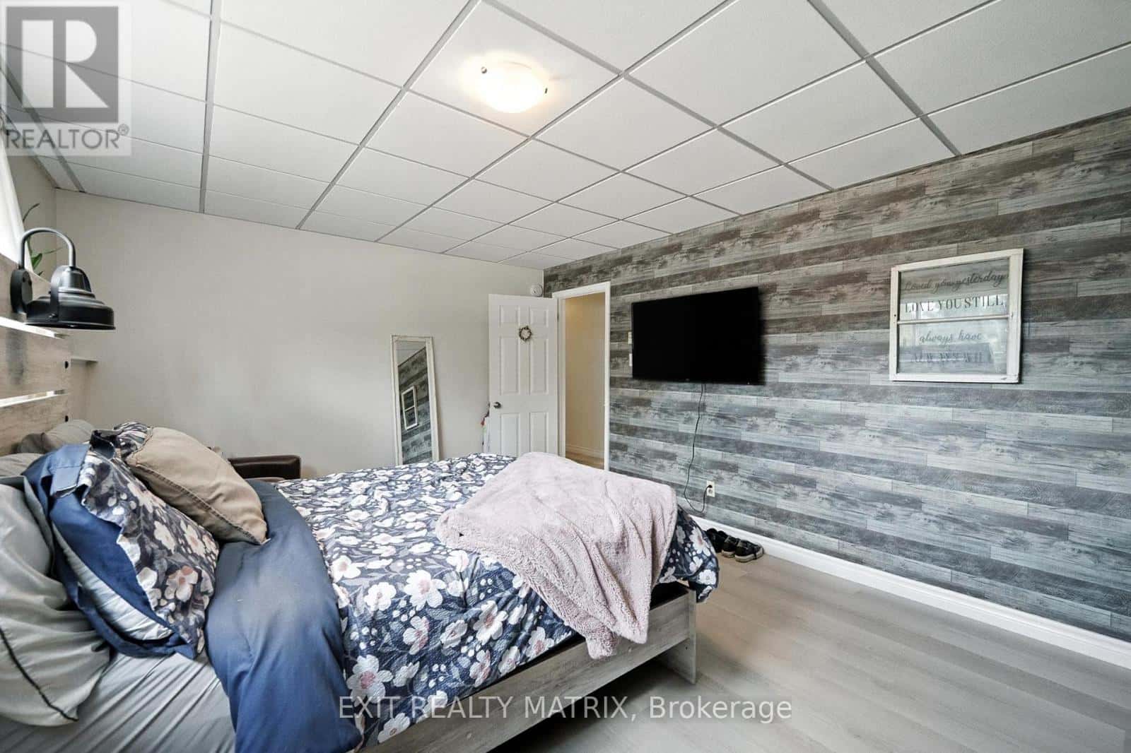 3333 WHITE SPRUCE STREET — Ottawa - Photo 4 of 35