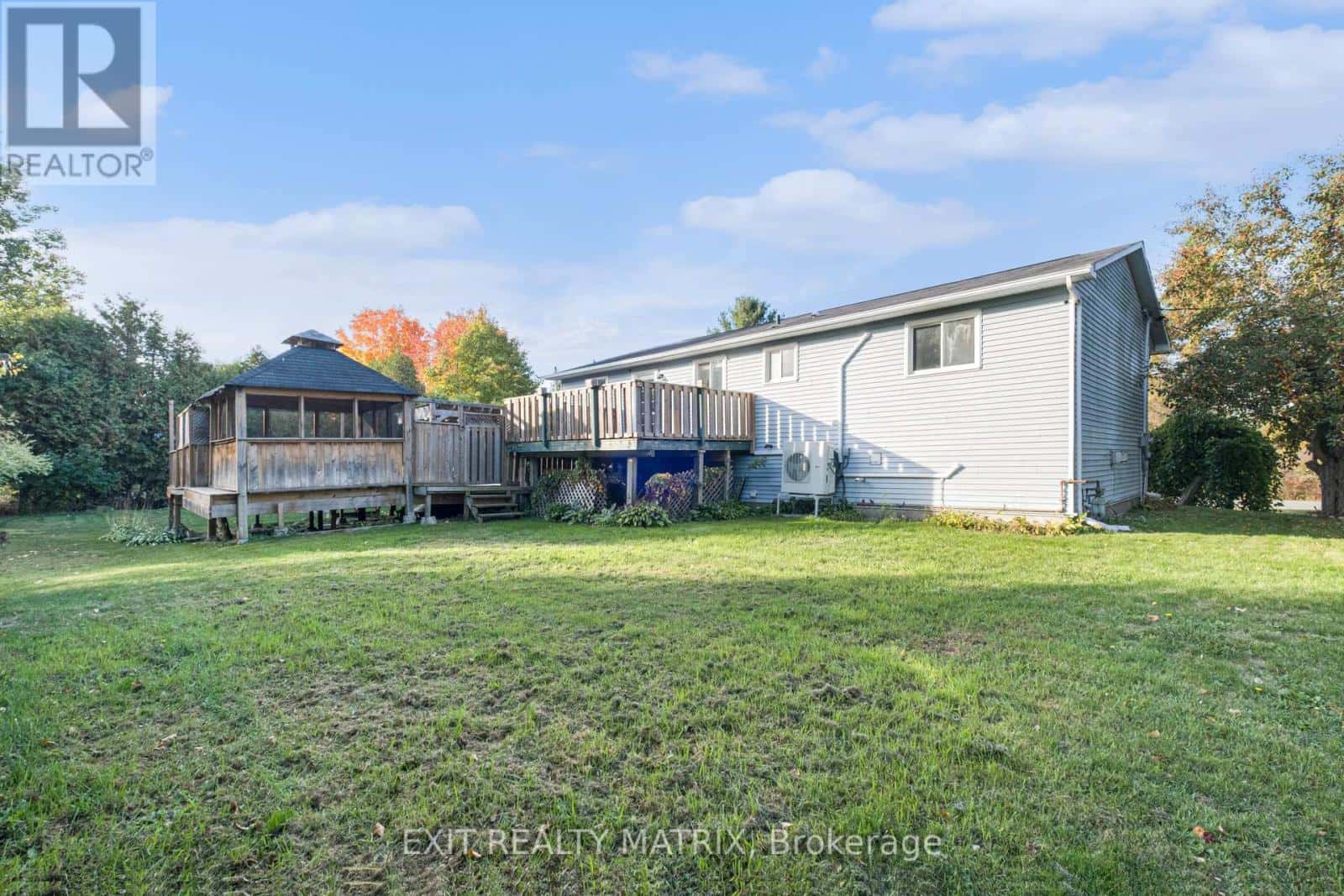 3333 WHITE SPRUCE STREET — Ottawa - Photo 3 of 35