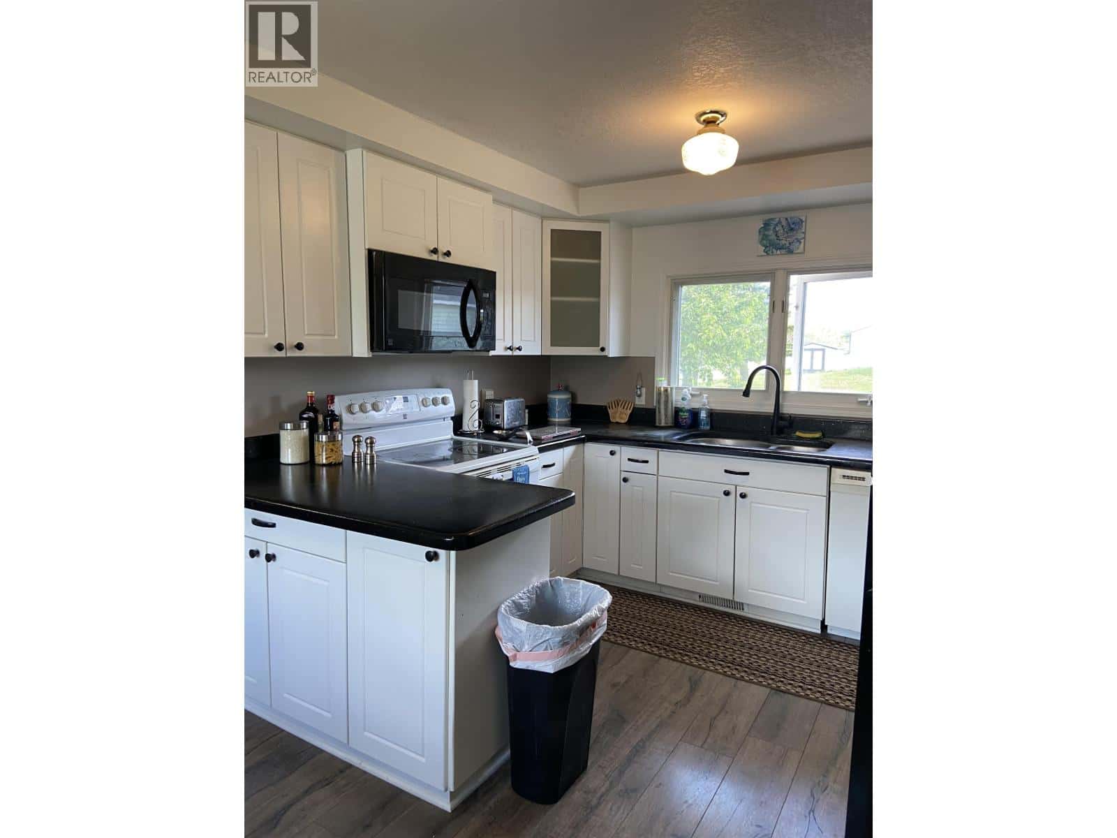 12279 COTTONWOOD AVENUE — Fort St. John - Photo 4 of 16